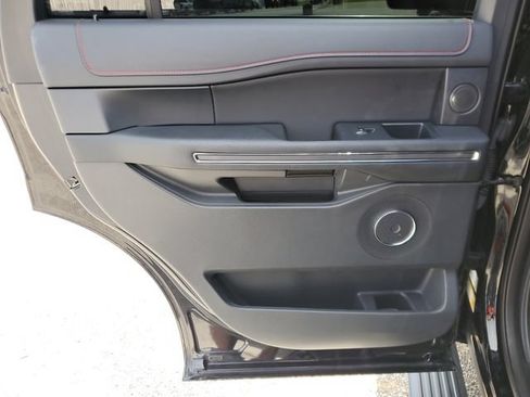 Used 2023 Ford Expedition Limited RWD image 15