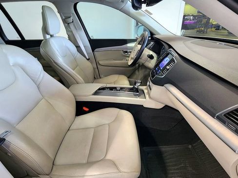 Used 2021 Volvo XC90 T5 Momentum w/ Climate Package image 64