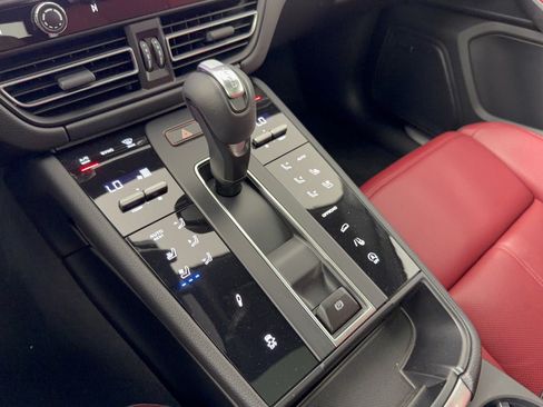 Certified 2024 Porsche Macan S AWD/4WD image 21