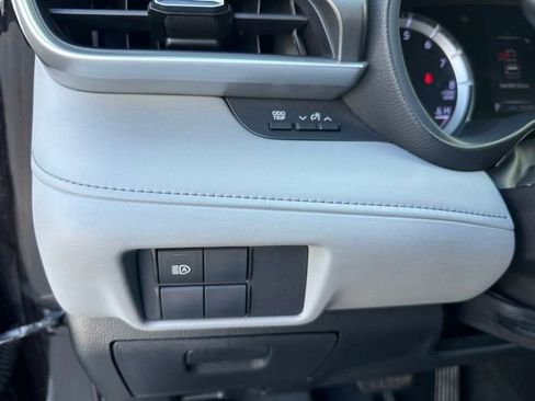 Used 2020 Toyota Highlander L FWD image 24