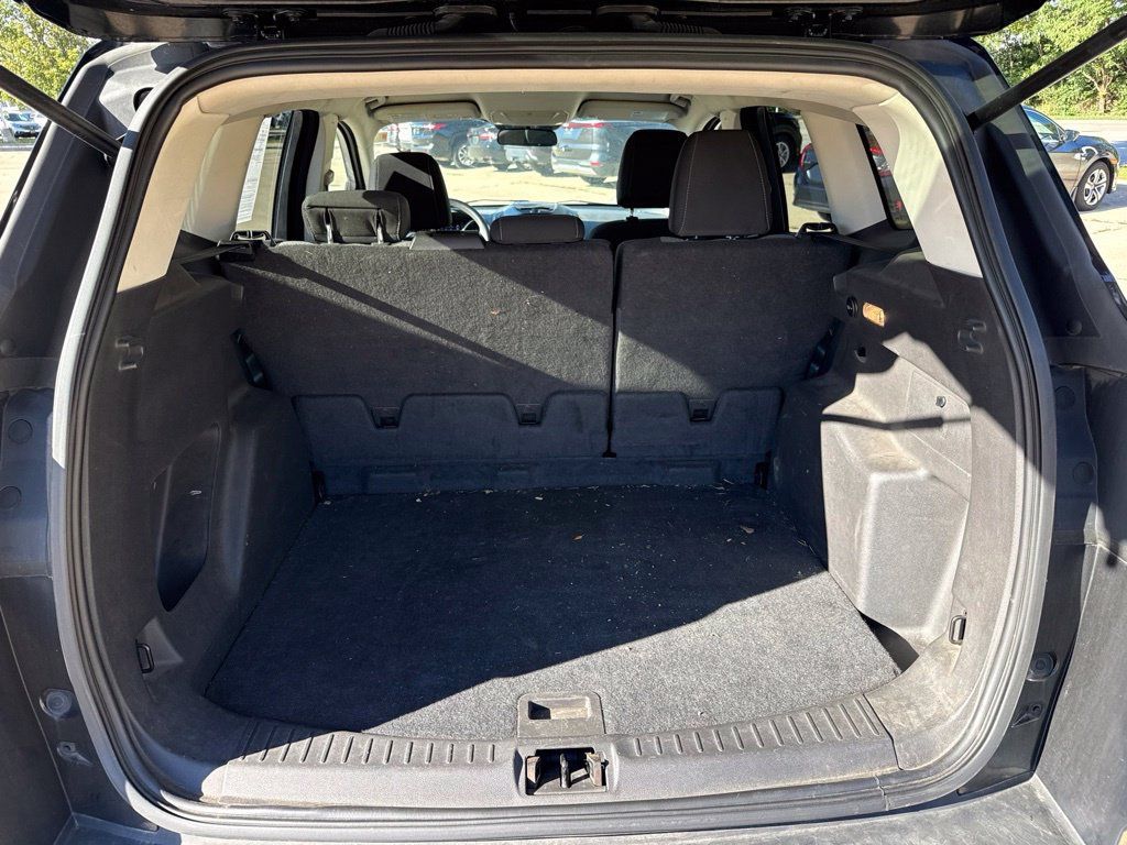 Used 2017 Ford Escape SE w/ Equipment Group 201A FWD image 15
