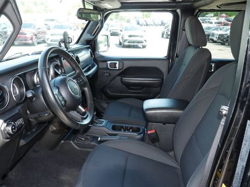 Used 2022 Jeep Gladiator Sport AWD/4WD image 2