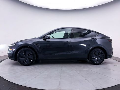 Used 2026 Tesla Model Y Long Range RWD image 37