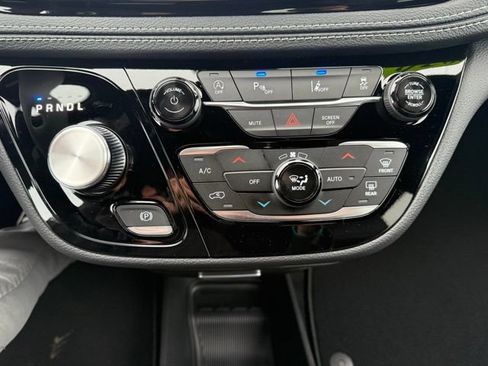 New 2026 Chrysler Pacifica Select AWD/4WD image 33
