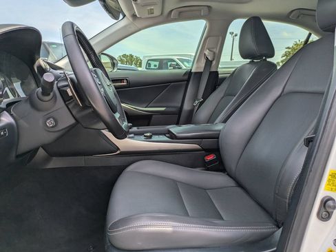 Used 2018 Lexus IS 300 AWD w/ Comfort Package image 18