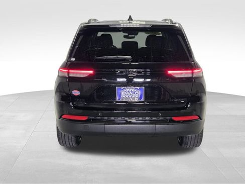 Used 2023 Jeep Grand Cherokee Limited w/ Black Appearance Package AWD/4WD image 24