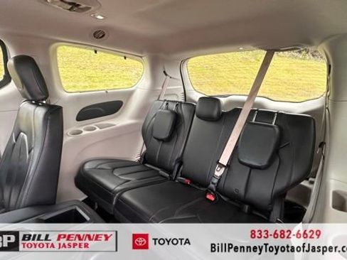 Used 2017 Chrysler Pacifica Touring-L w/ Tire & Wheel Group image 17