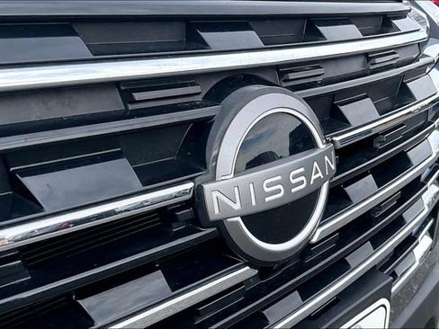 Used 2024 Nissan Rogue SV image 30