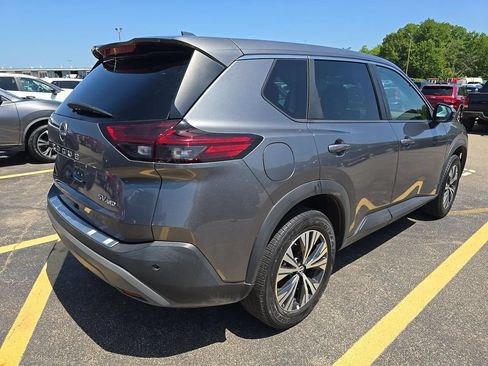 Used 2022 Nissan Rogue SV AWD/4WD image 2