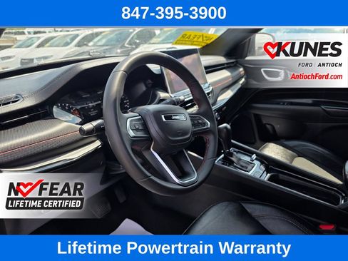 Used 2025 Jeep Compass Trailhawk AWD/4WD image 17