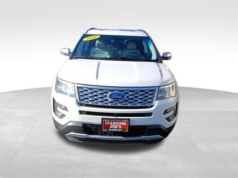 Used 2016 Ford Explorer Platinum image 2