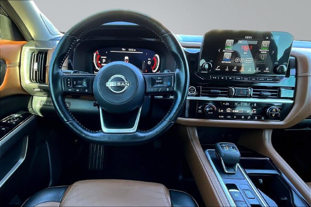 Used 2023 Nissan Pathfinder Platinum w/ Lighting Package (N93) FWD image 8