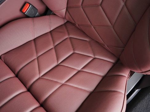 New 2026 BMW 750e xDrive 750e xDrive w/ Premium Package image 13