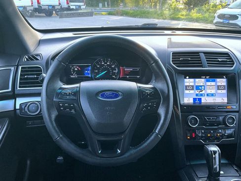 Used 2017 Ford Explorer XLT w/ Equipment Group 202A AWD/4WD image 12