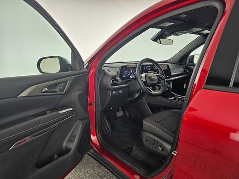 Used 2025 Chevrolet Traverse LT w/ Driver Confidence Package image 21