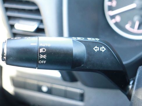 Used 2023 Nissan Rogue SV image 22