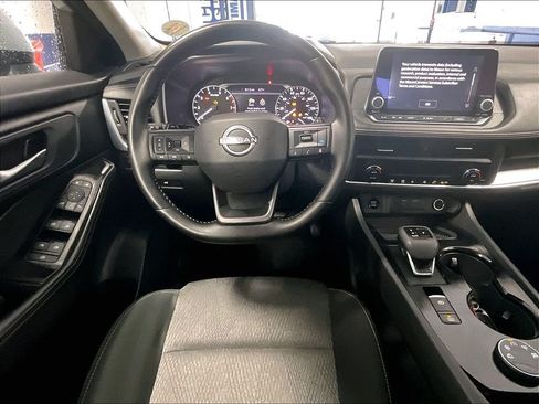 Used 2025 Nissan Rogue SV AWD/4WD image 17