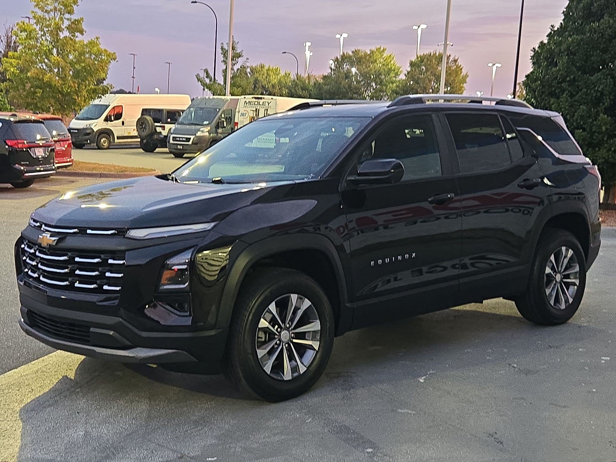 Used 2025 Chevrolet Equinox LT w/ Convenience Package II FWD image 3