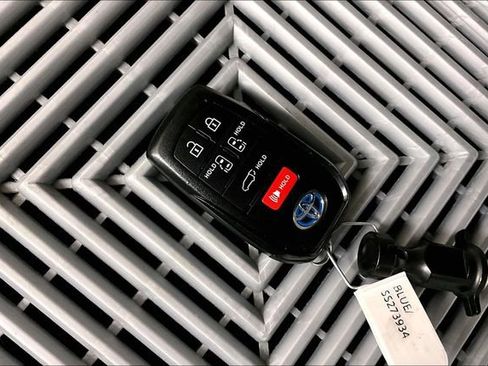 Used 2025 Toyota Sienna XSE FWD image 11
