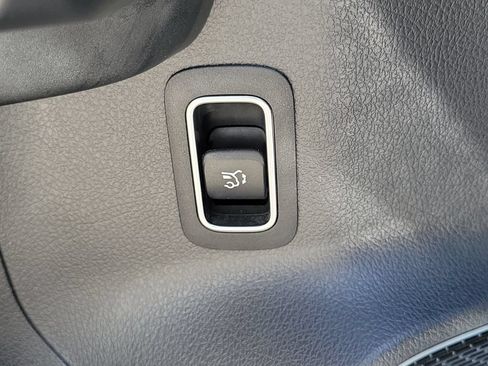 Used 2023 Mercedes-Benz EQB 300 4MATIC image 24