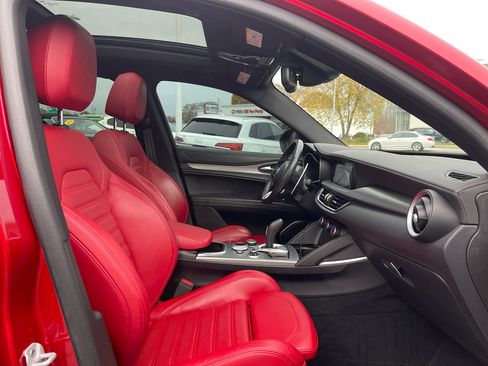 Used 2023 Alfa Romeo Stelvio Veloce image 30