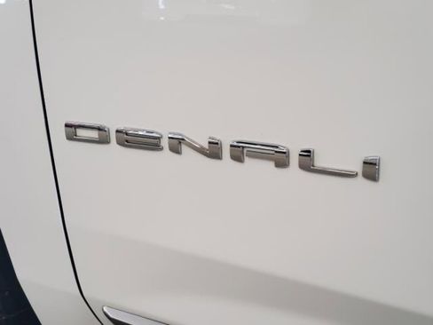 Used 2021 GMC Yukon Denali w/ Denali Premium Package image 6