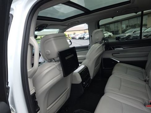 Used 2024 Jeep Wagoneer Series III w/ Premium Group I AWD/4WD image 37