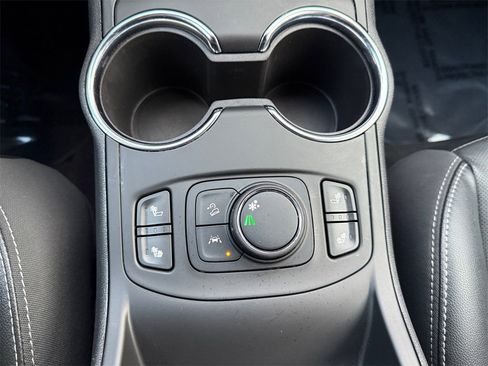 Used 2023 GMC Terrain SLT image 19