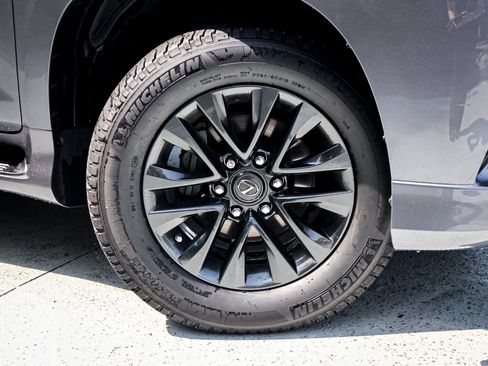 Used 2023 Lexus GX 460 Premium w/ Premium Package AWD/4WD image 13
