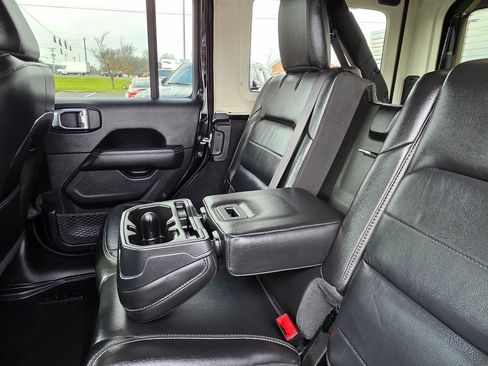 Used 2019 Jeep Wrangler Unlimited Sahara w/ Uconnect 4C Nav & Sound Group image 31