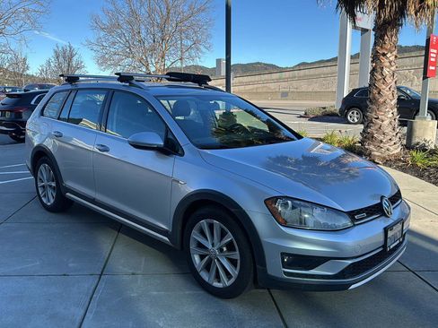 Used 2017 Volkswagen Golf Alltrack SE image 4