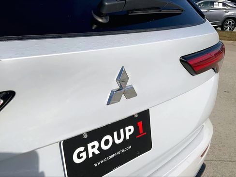 Used 2024 Mitsubishi Outlander SE image 30