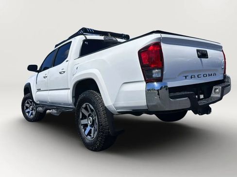 Used 2018 Toyota Tacoma SR5 RWD image 2