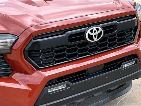 Used 2025 Toyota Tacoma TRD Sport w/ TRD Sport Upgrade Package AWD/4WD image 30