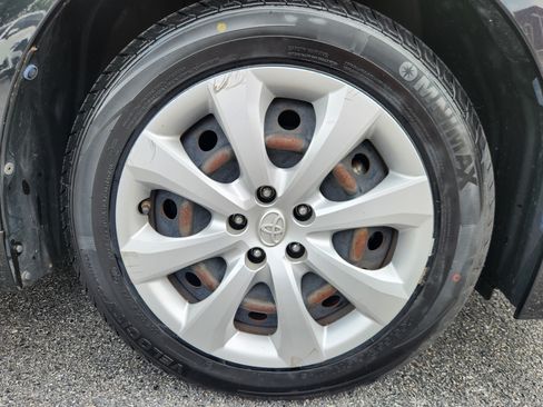 Used 2020 Toyota Corolla LE FWD image 19