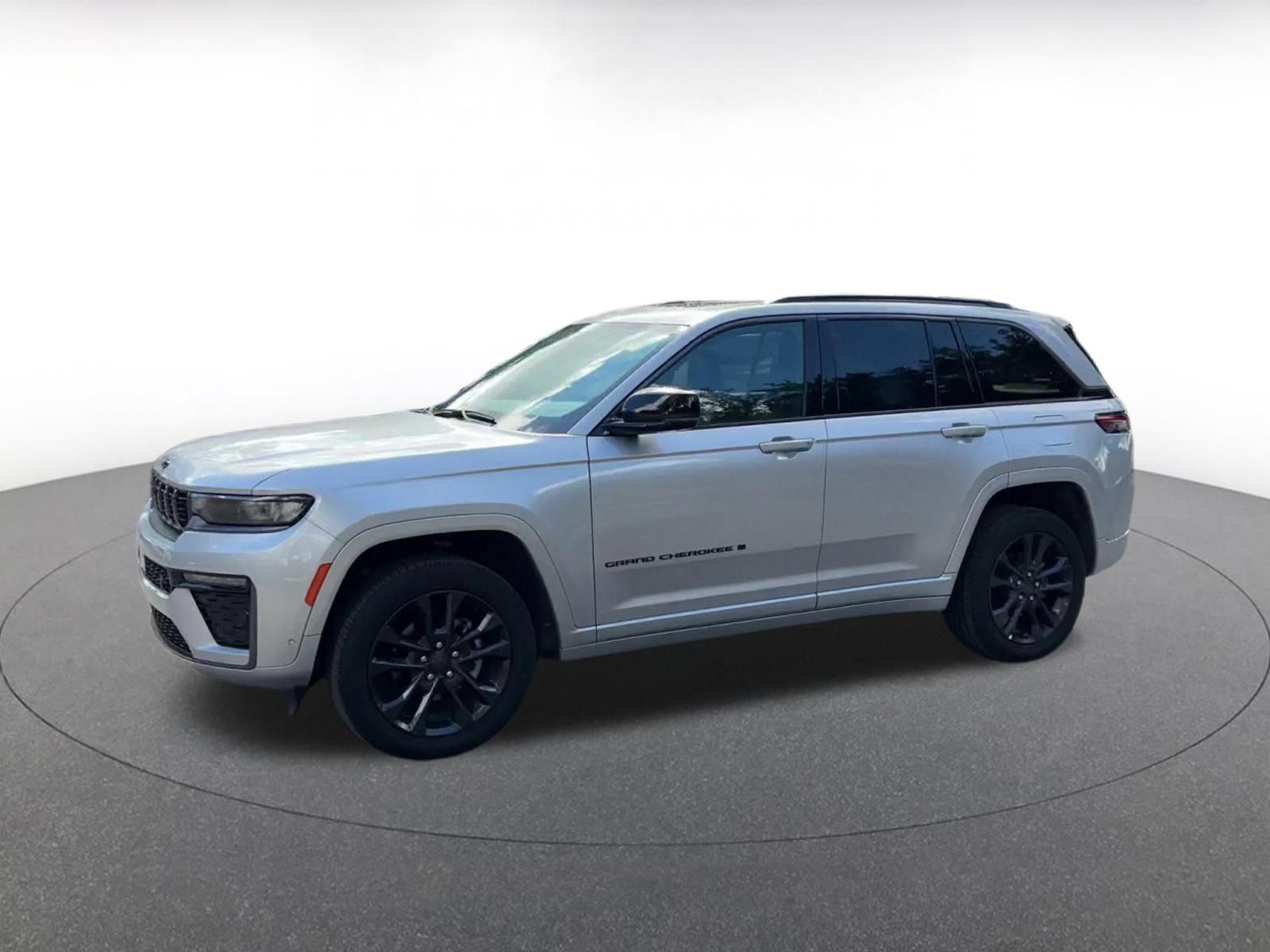 Used 2026 Jeep Grand Cherokee Limited AWD/4WD image 7