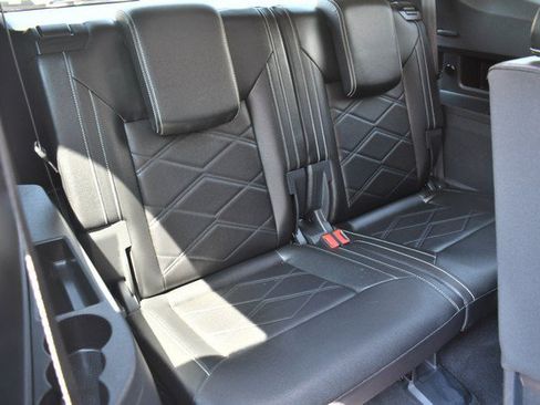 Used 2025 Volkswagen Atlas SE AWD/4WD image 29