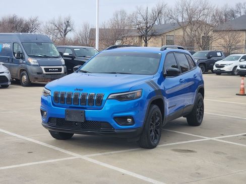 Used 2023 Jeep Cherokee Altitude Lux image 3