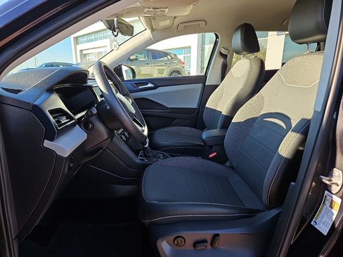Certified 2023 Volkswagen Taos SE w/ Black Wheel Package image 10