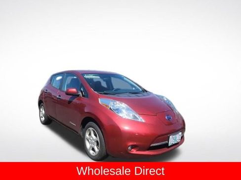 Used 2014 Nissan Leaf SV w/ LED & Quick Charge Package FWD image 2
