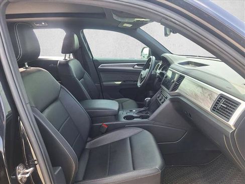 Used 2021 Volkswagen Atlas Cross Sport SE w/ Panoramic Sunroof Package FWD image 18