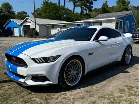 Used 2016 Ford Mustang GT RWD image 4