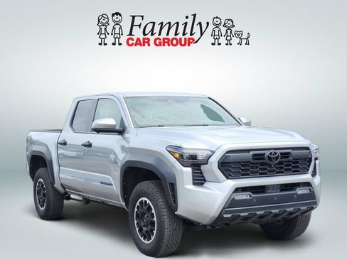 Used 2024 Toyota Tacoma TRD Sport AWD/4WD image 2