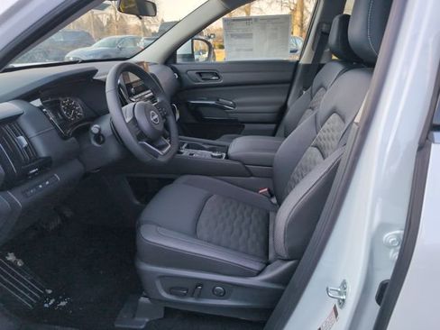 New 2025 Nissan Pathfinder SV w/ Black Appearance Package image 14