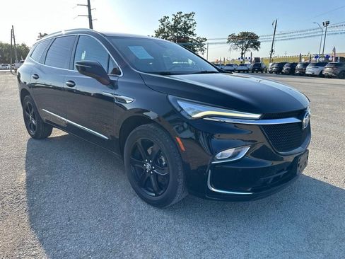Used 2023 Buick Enclave Essence w/ Experience Buick Package FWD image 3