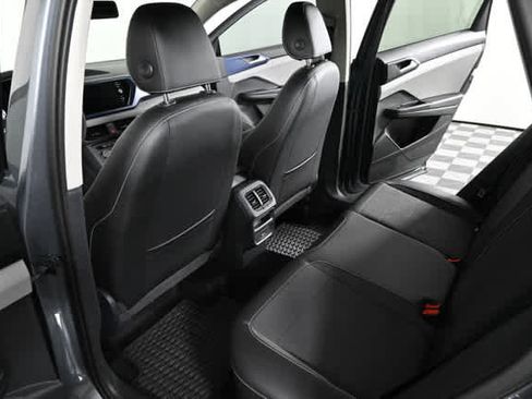 Used 2022 Volkswagen Taos SE FWD image 12