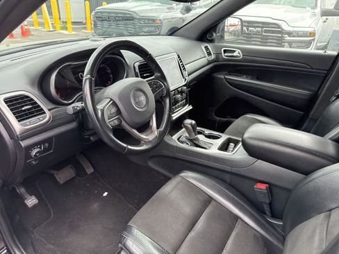 Used 2020 Jeep Grand Cherokee Laredo w/ Laredo X Package RWD image 24