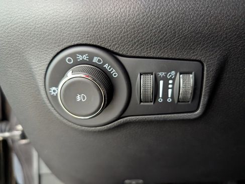 Used 2022 Jeep Compass Limited image 18