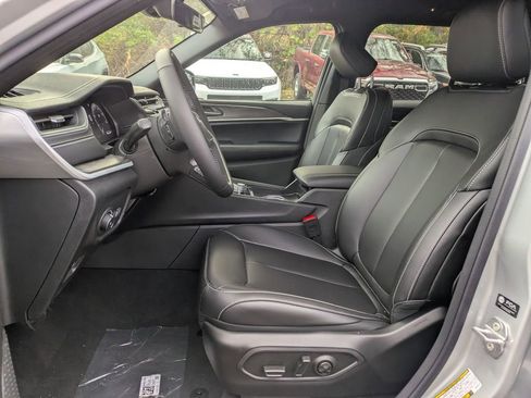 New 2025 Jeep Grand Cherokee Limited image 12