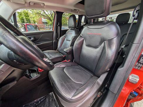Used 2016 Jeep Renegade Trailhawk w/ Premium Trailhawk Package AWD/4WD image 16